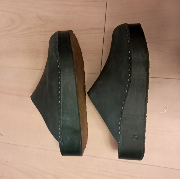 Bryr Bean Clog in Juniper - Picture 6 of 10